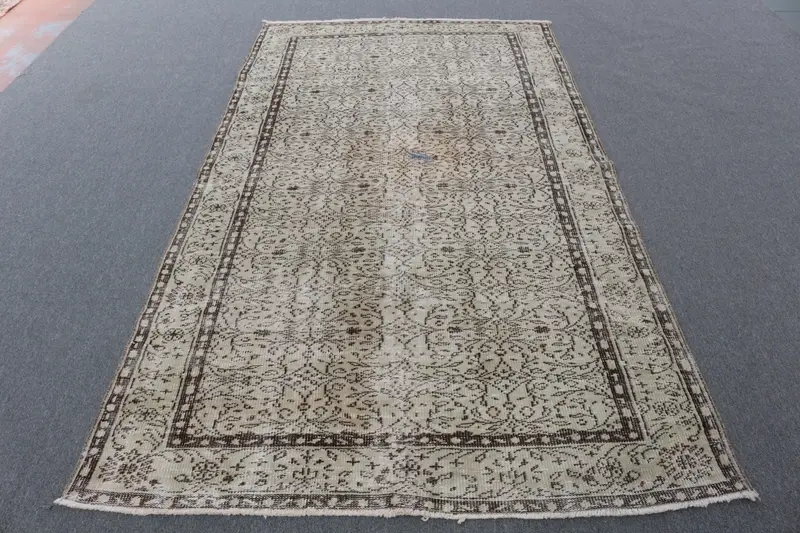 Elegant Beige Oriental Rug, 9,1x9,12 ft Chic Decor