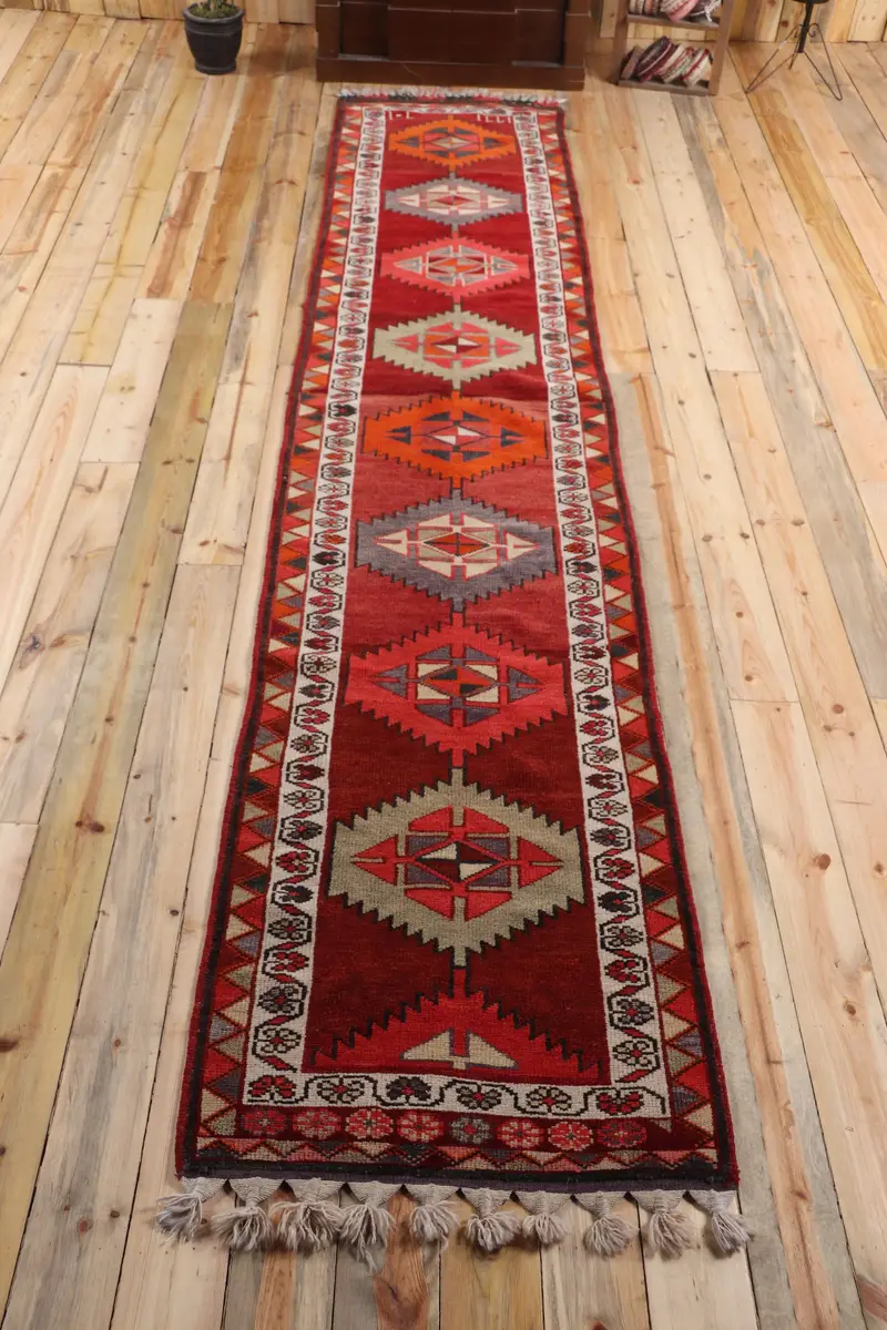Türk Vintage Halı, 2.7x13.5 ft Herki Halı, Kırmızı Masif Yün Halı - 1
