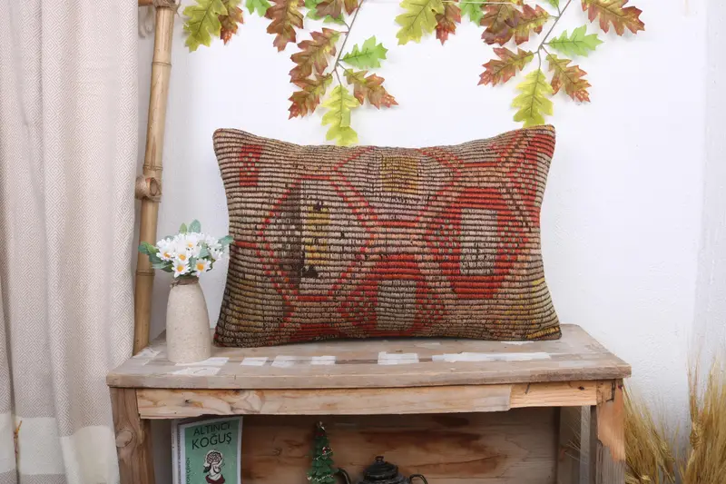 Orange und rot besticktes geometrisches Wurfkissen, vielseitiges 16x24 Kissen