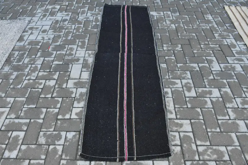 Vintage Türk Halısı, 2.1x6.6 ft Runner Halısı, Siyah Pembe İkat Yün Halı - 1