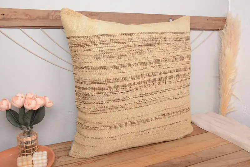 Beige & braun gestreiftes Wurfkissen, Vintage besticktes Kissen