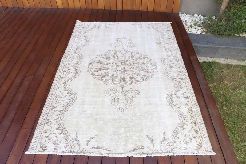6.2x4.2 ft Alan Vintage Türk Halısı, Beyaz Kareli Yün Halı - 1