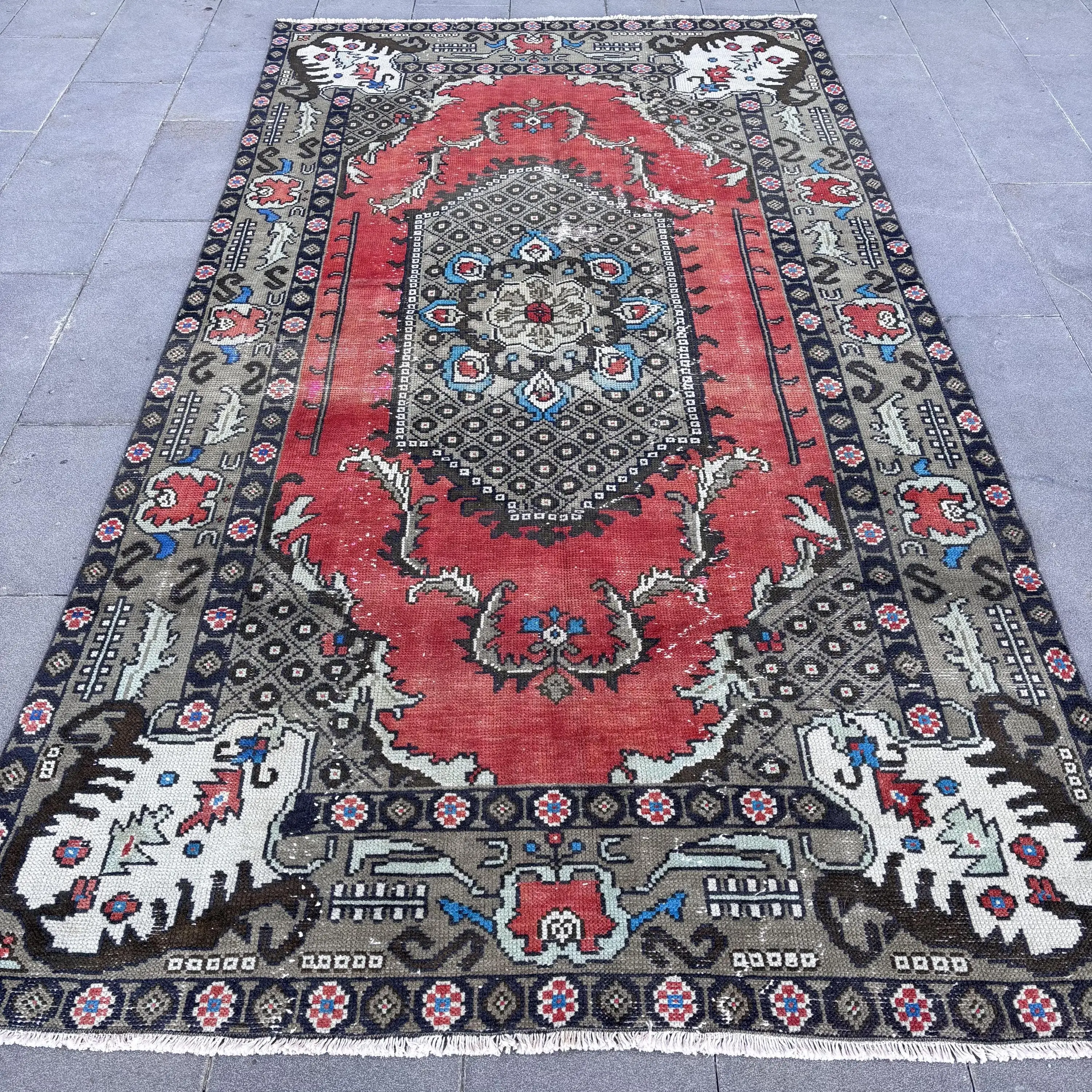 Teppich mit roten und grünen Punkten, 5,4 x 9,9 Fuß, schickes Dekor - 1