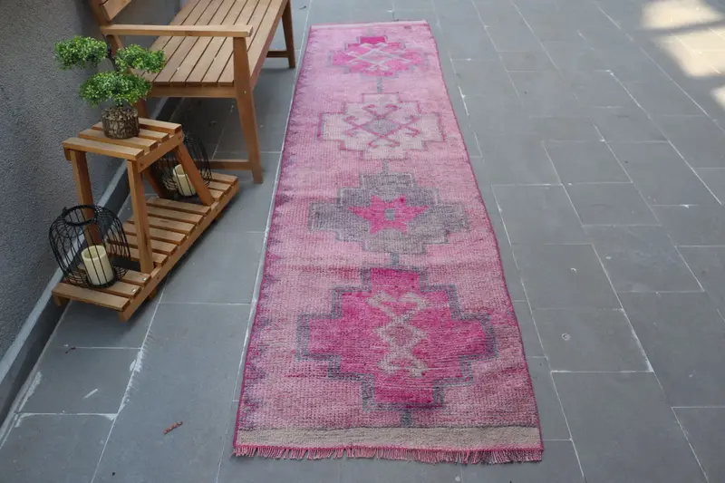 Türkischer Vintage-Teppich 2,7 x 10,5 Fuß (81 x 319 cm), Herki-Rosa-Wollteppich - 1