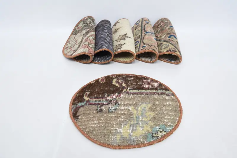 ブラウンとブラックのキリム プレースマット、エレガントなダイニング アクセサリー