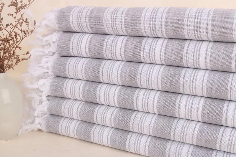 Graues Baumwoll-Streifenhandtuch, handgemachtes Geschenk, Monogramm-Strandtuch, 40 x 71 Zoll