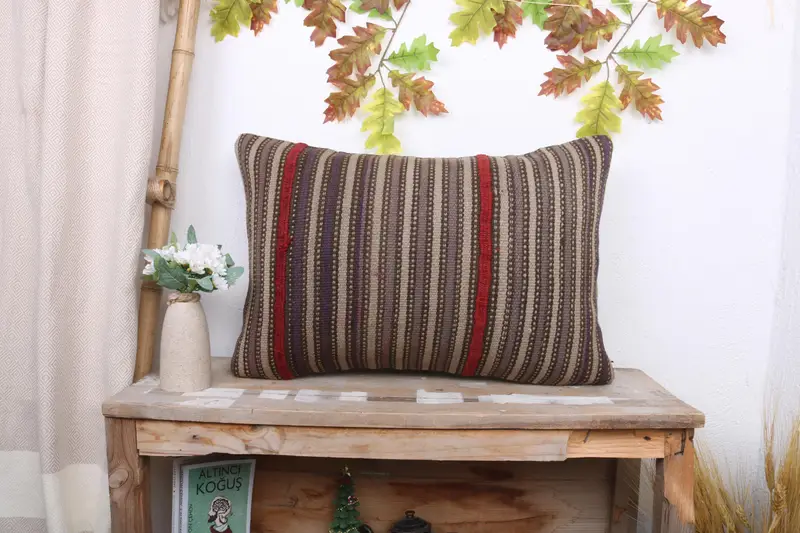 Rot-grau gestreiftes Wurfkissen, 16x24 besticktes Kissen