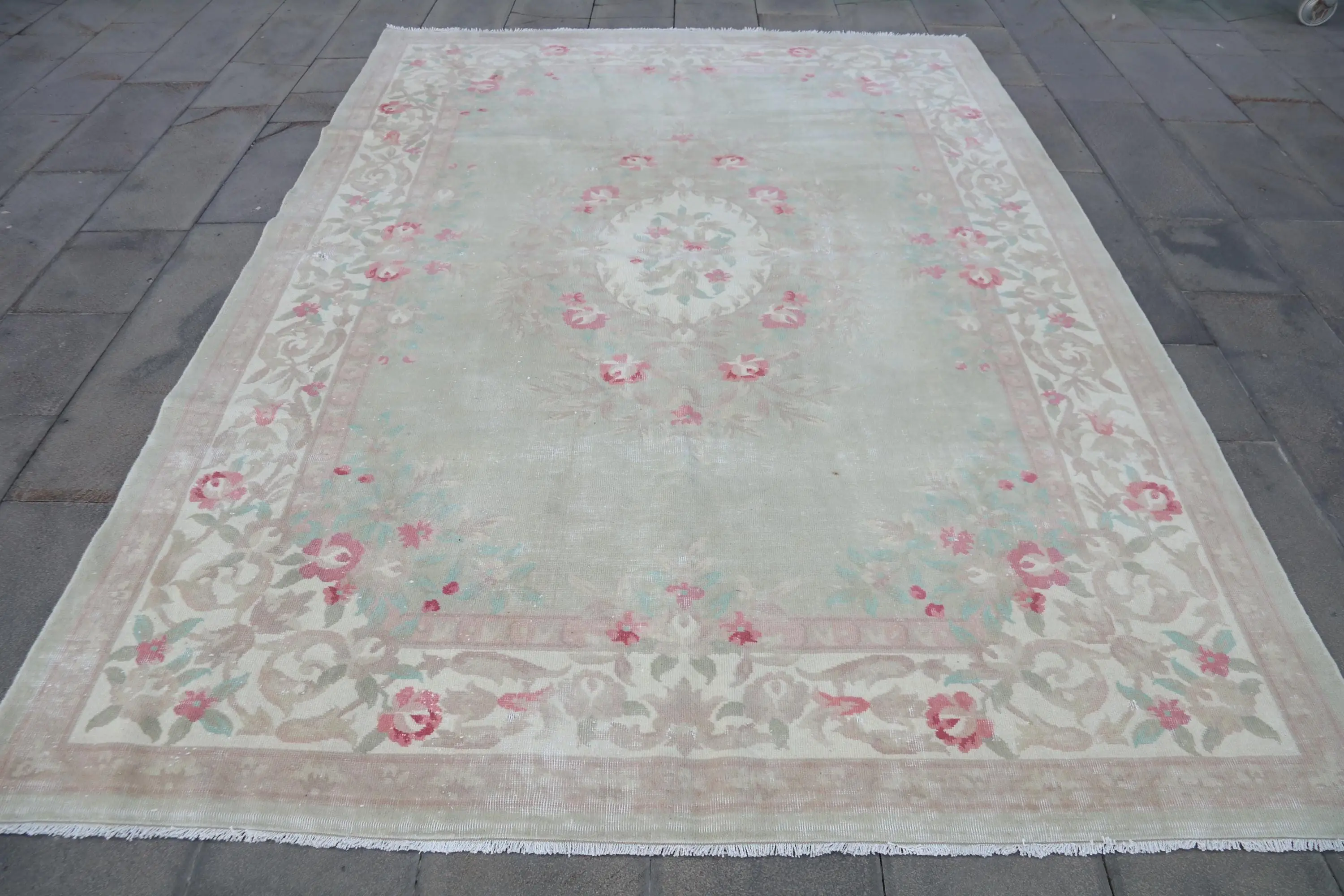 Türkischer großer Teppich 6,7 x 9,7 Fuß (204 x 295 cm), weißer Vintage-Wollteppich - 1