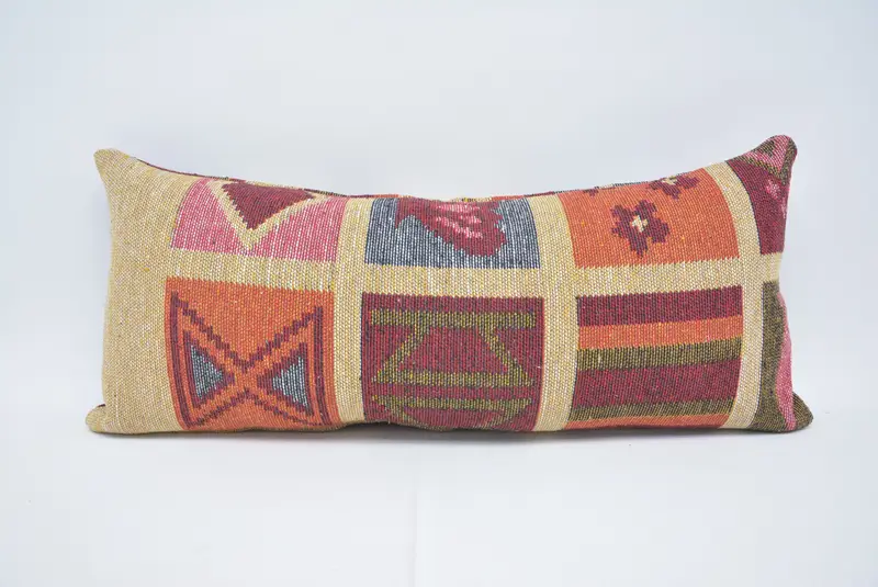Kırmızı ve Pembe İşlemeli Kırlent, Çok Yönlü Vintage Yastık