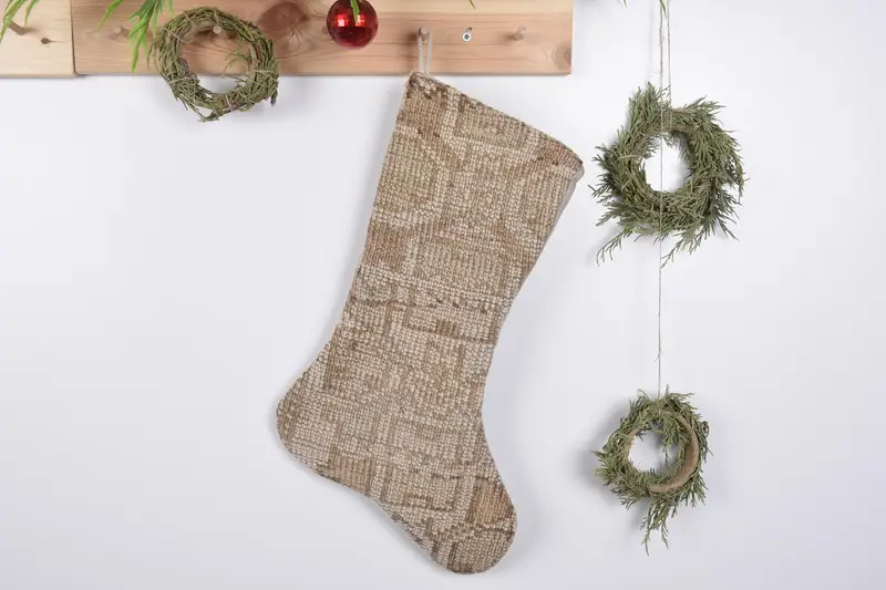 Şenlikli Noel Süsleri Deseni, 19 İnç Geniş Noel Çorabı