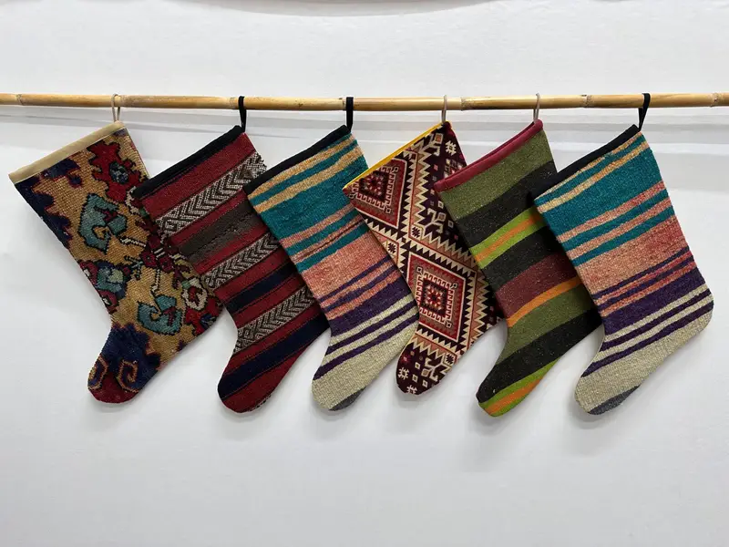 Şenlikli 8 inç Noel Süs Çorabı, Güzel Kilim Desenli Çorap