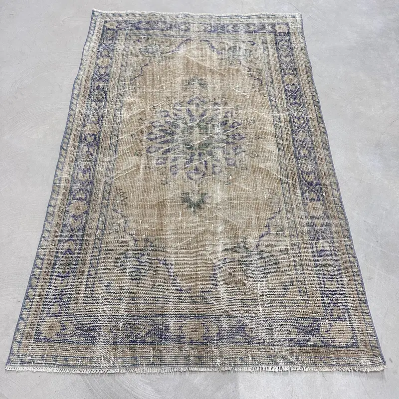 Brauner und blauer geometrischer Teppich, 4,1 x 6,5 Fuß, elegantes Dekor