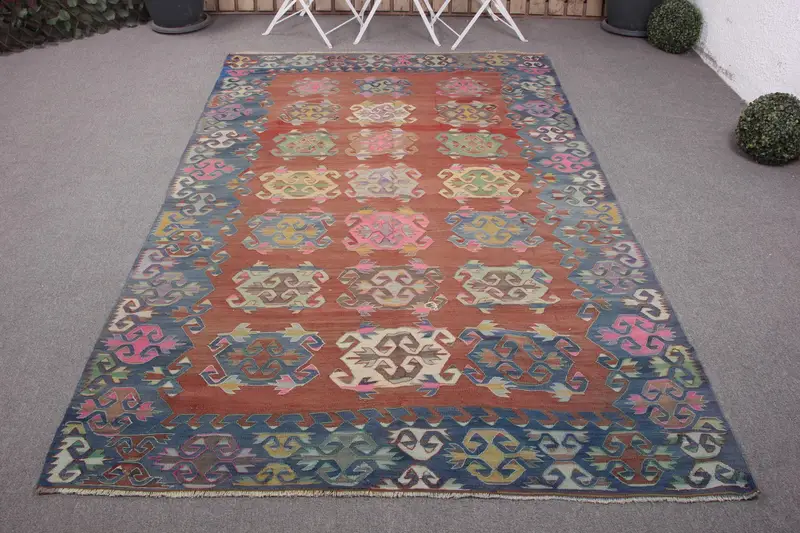 Alfombra hecha a mano en naranja y azul, 5,2x8,1 pies geométrica a rayas