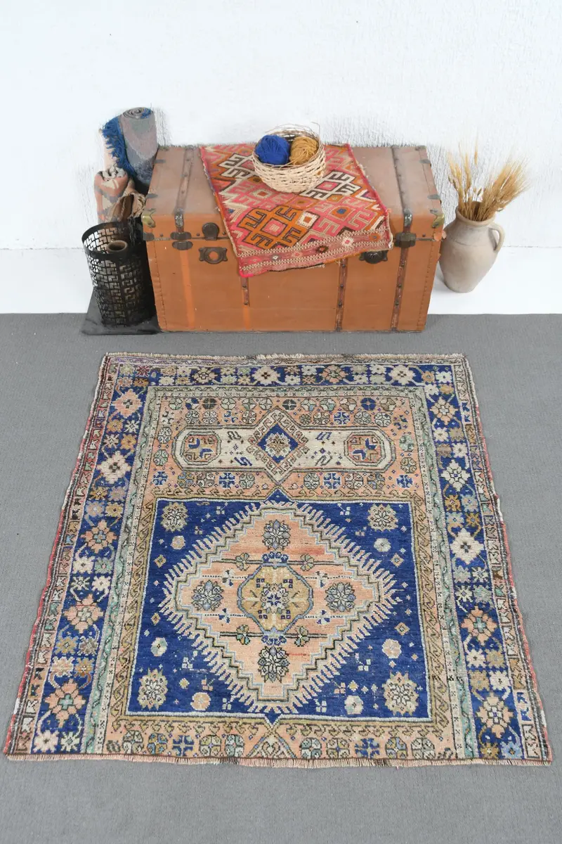 Vintage 4,3x4,6 ft Teppich, Akzent türkischer Teppich, blau brauner Patchwork Teppich - 1