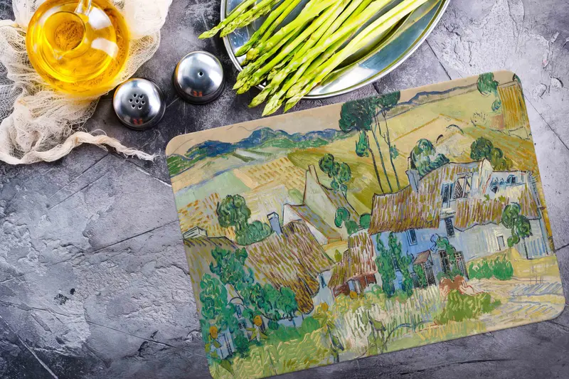 ゴッホ村の風景を描いたアートからインスピレーションを得たガラスまな板