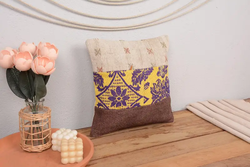 Gesticktes Patchwork-Wurfkissen in Lila und Gelb, quadratisches Vintage-Kissen
