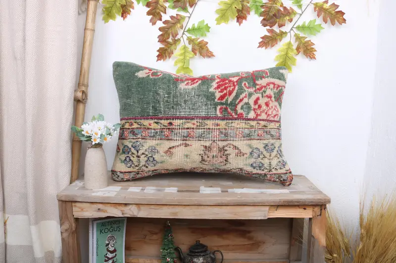 Handgefertigtes besticktes grünes Kissen, 16x24 Vintage Wurfkissen