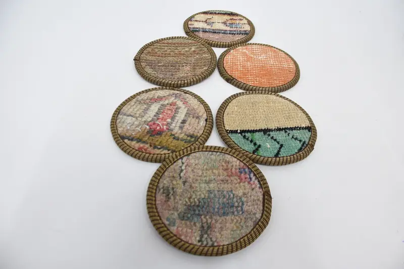 Stilvoller orangefarbener und brauner Tribal-Untersetzer, langlebiger runder Untersetzer