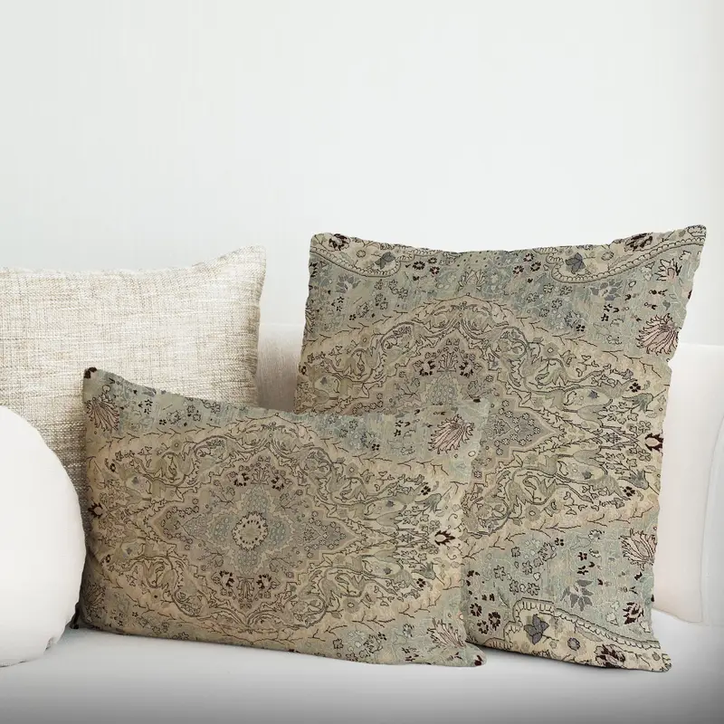 Bedrucktes Kissen aus grüner und brauner Baumwolle: Schicker Deko-Akzent für Ihr Zuhause