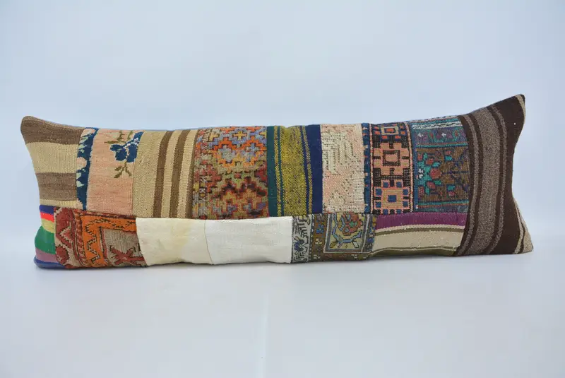 Handgefertigtes blaues Hanfkissen, Vintage besticktes quadratisches Kissen mit Blumenmuster