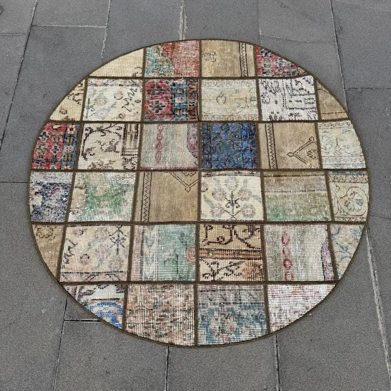 3,6 x 3,7 Fuß beige Ikat-Teppich, elegante braune Akzente