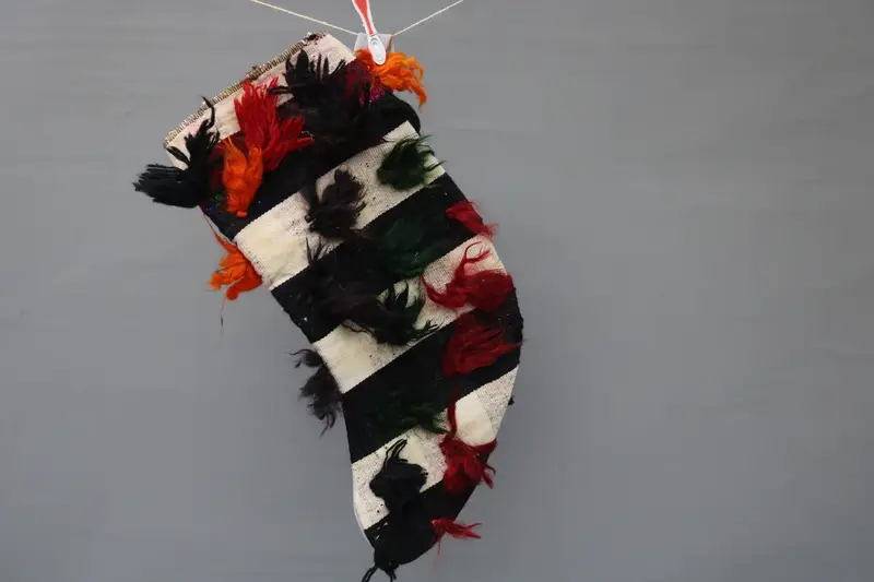 Kırmızı 9 inç Noel Çorabı, Bej Süs Desenli Çorap