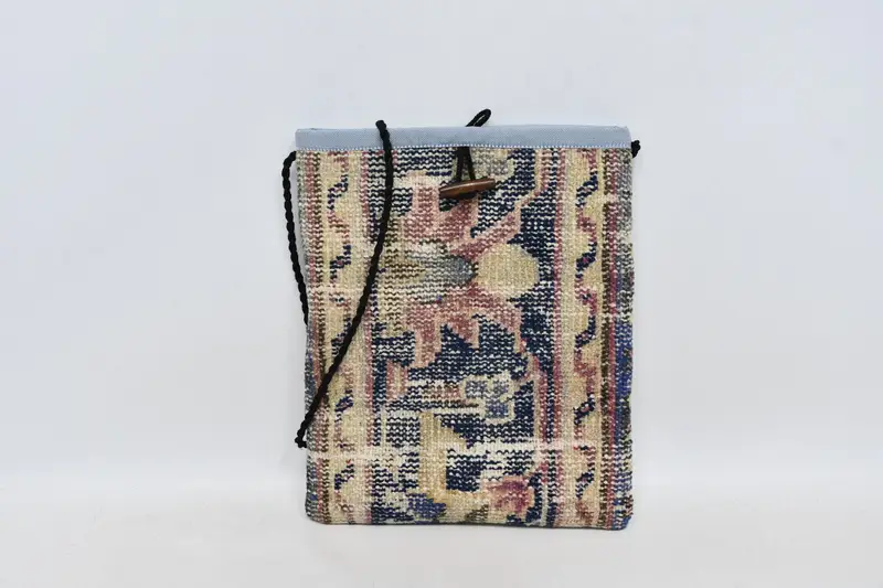 調節可能なストラップ付きキリムバッグ、ヴィンテージモチーフ付きウールクロスボディ