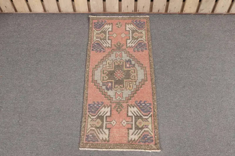 Handmade 1.4x3 ft Rug, Pink & Green Abstract