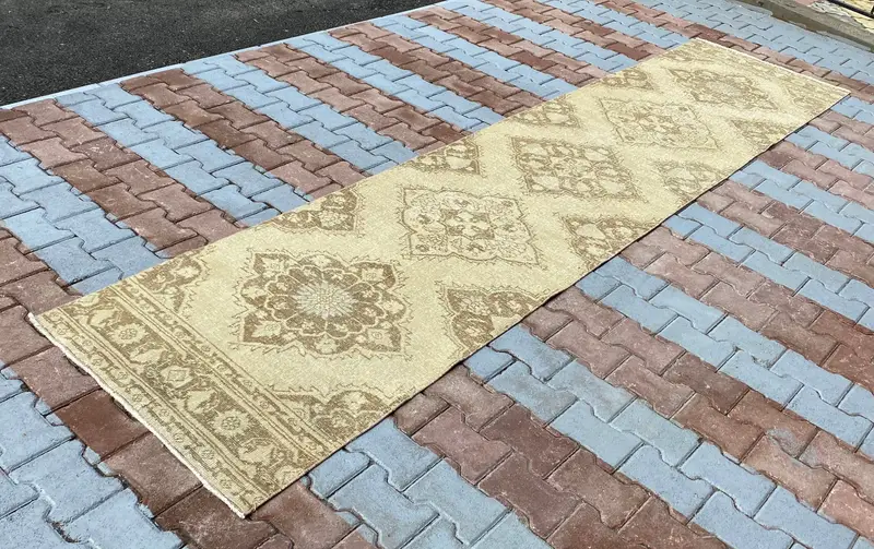 エレガントなベージュ&ブラウンの花柄ラグ、2.8x12.8フィートのシックな装飾