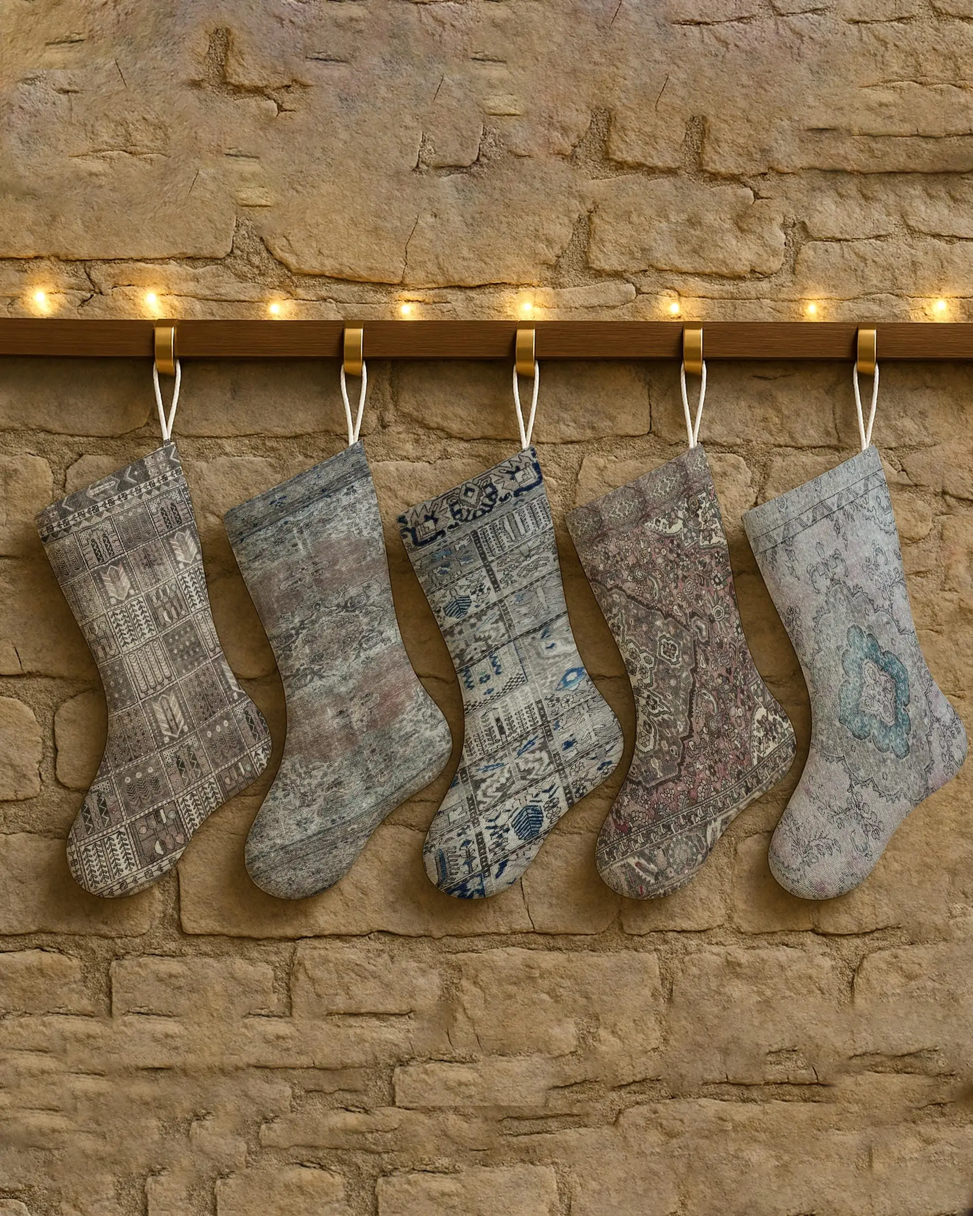 Roter Baumwollstrumpf mit Weihnachtsornament, 30 Zoll breiter Weihnachtsstrumpf - 1