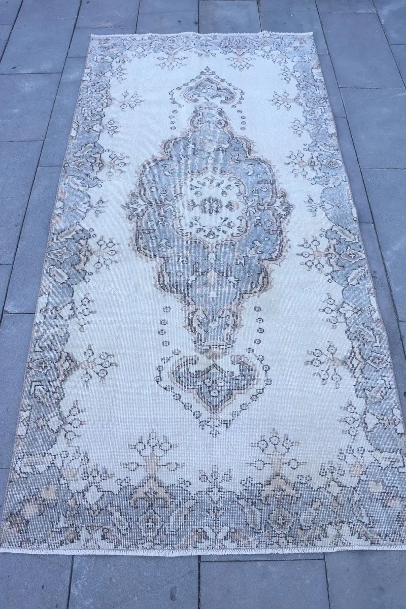 エレガントなベージュラグ、3.4x7.2フィートのボーダーデザイン