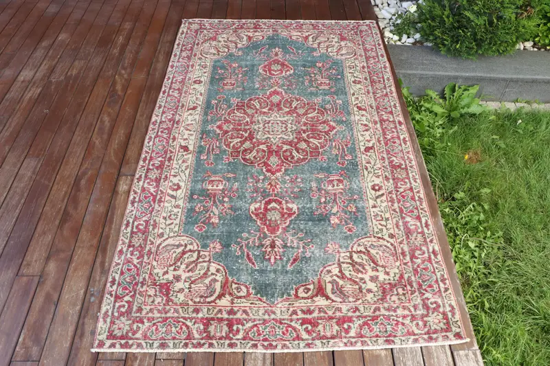 El Yapımı Yeşil ve Kırmızı Hayvan Baskılı Halı, 3,2x6,6 ft