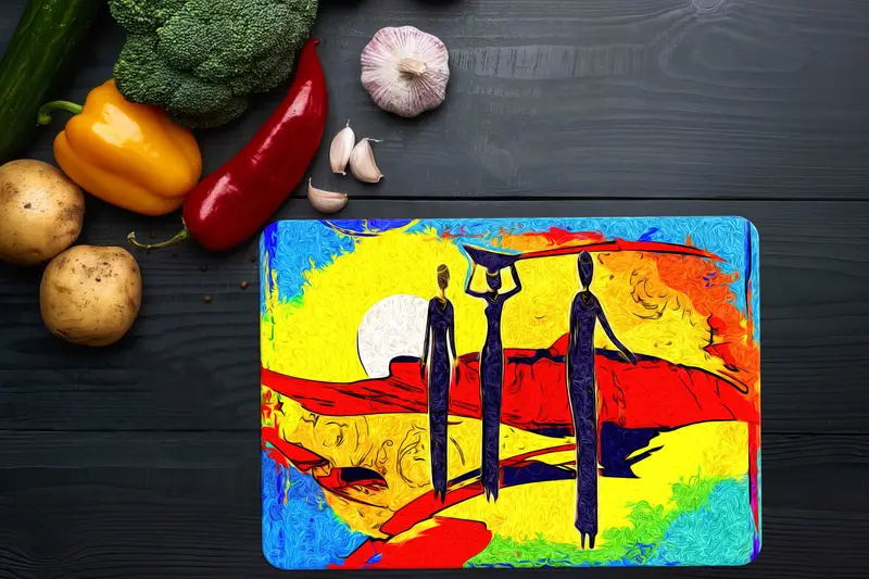 アフリカの抽象的な風景を描いた、夕日をイメージしたガラス製カッティングボード