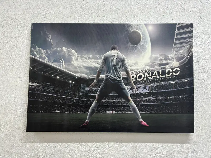 Ronaldo Sevgilisine Hediye: Futbol Efsanesini Kutlayan Baskılı Kanvas