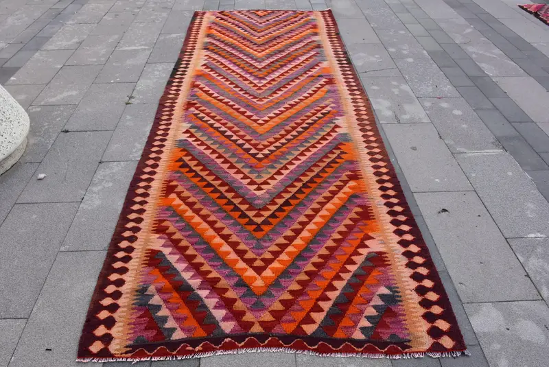 Türkischer Läuferteppich 4,3 x 11 Fuß, roter abstrakter Vintage-Wollteppich - 1