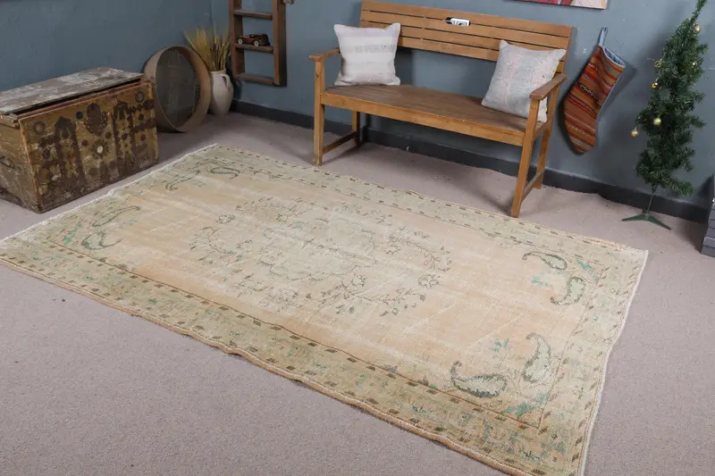 Lebendiger marokkanischer Teppich, 5,3 x 8,2 Fuß, Orange und Grün