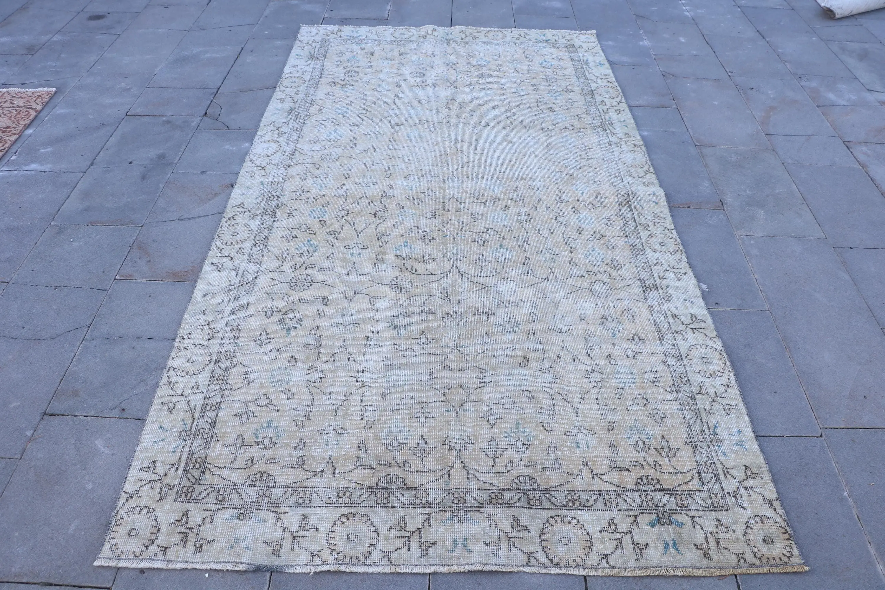 Vintage Turkish Area Rug 4.6x8.6 ft, White Polka dot Rug Wool - 1