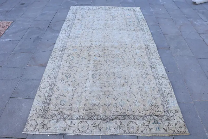 ブラウン & ベージュの水玉模様のラグ、4.6x8.6 フィートのシックな装飾