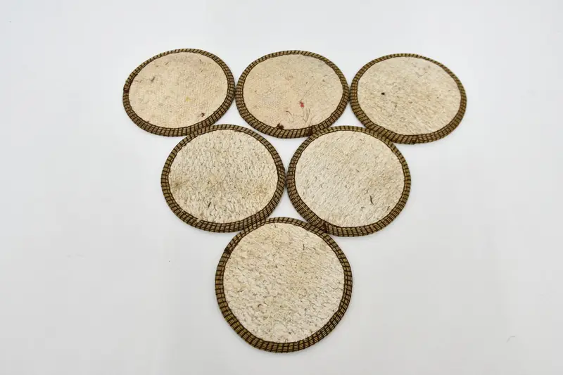 Juego de posavasos redondos con estampado bohemio, elegantes posavasos de mesa color beige