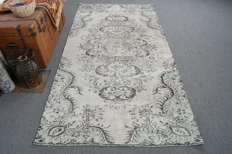 Eleganter beigefarbener Südwestteppich, 4,1 x 7,9 Fuß, schickes Dekor