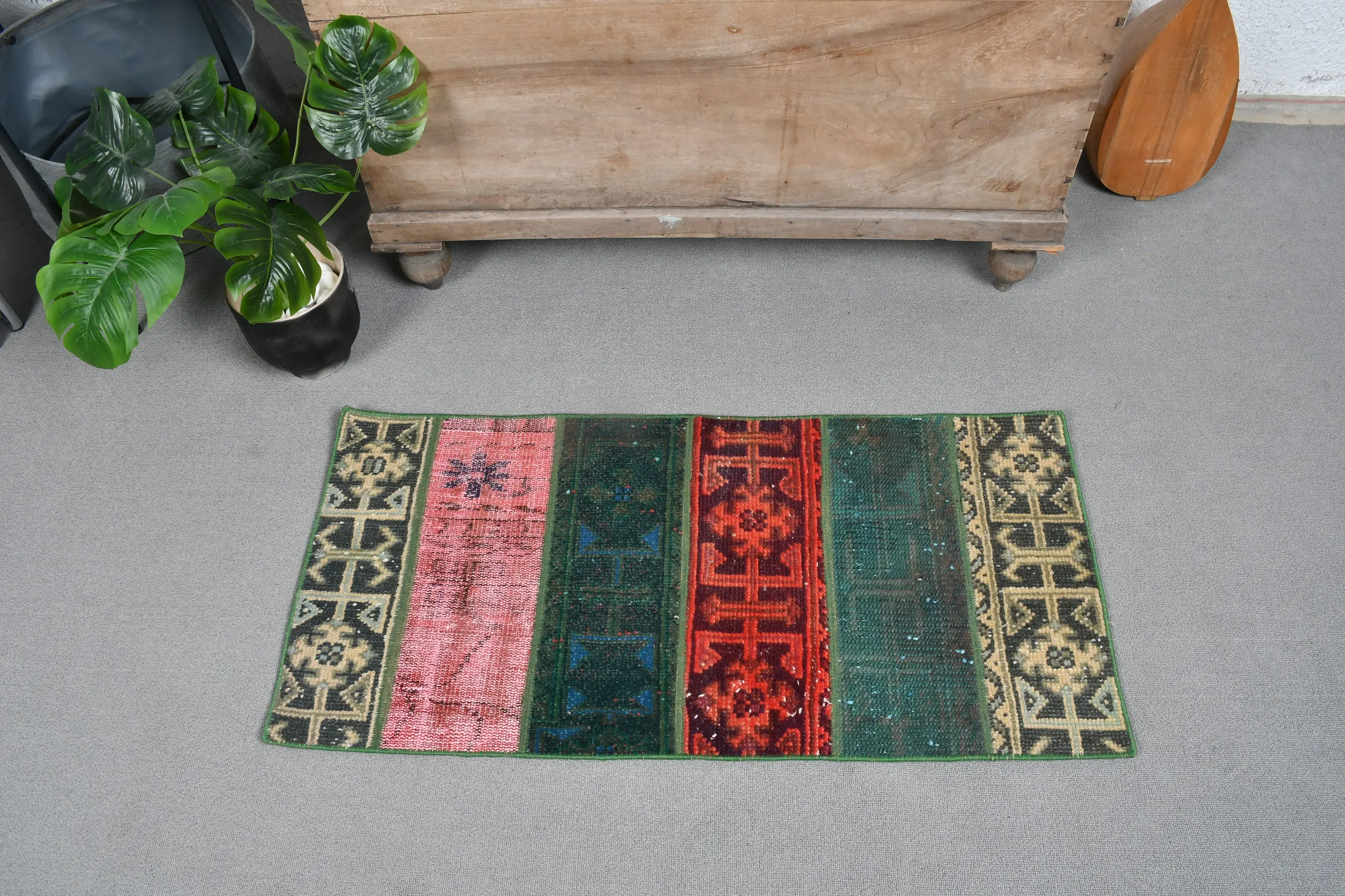 Turkish Vintage Small Rug 1.7x3.4 ft, Green Bordered Rug Wool - 1