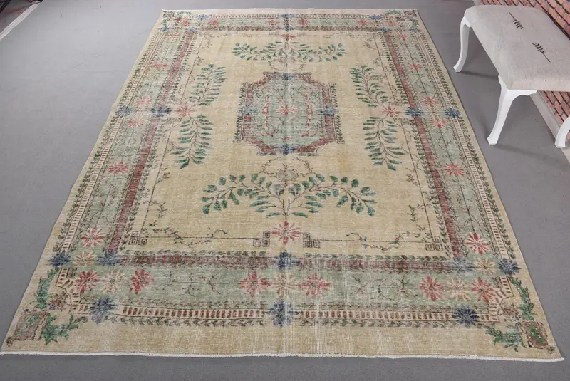 Elegant Beige Ombré Rug, 7,2x10,3 ft with Green Accents