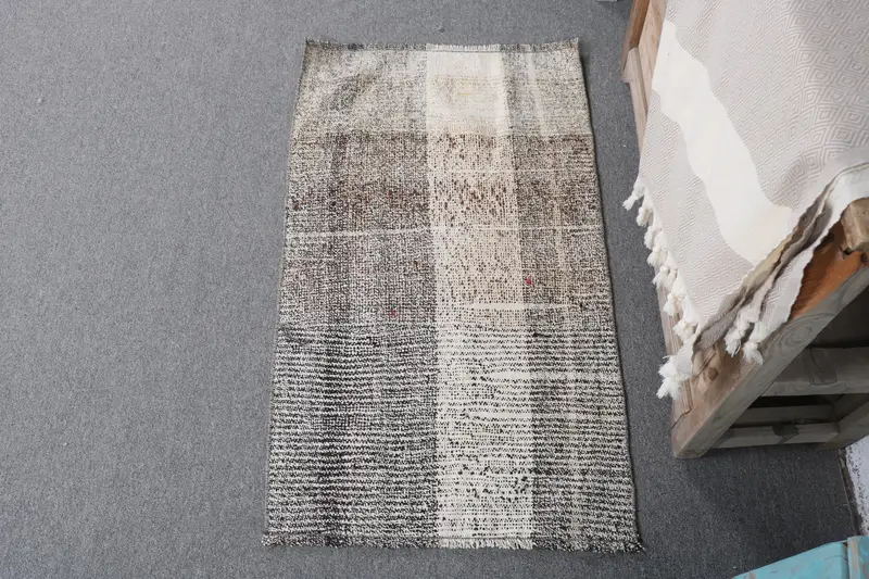 Zarif Bej Oryantal Halı, Siyah Desenli 1,8x3,1 ft