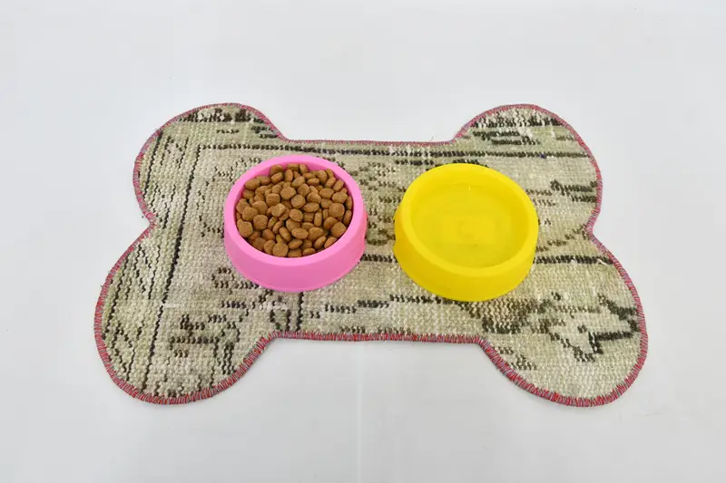 ボヘミアン ラウンド ウール プレースマット、白と茶色の伝統的なデザイン