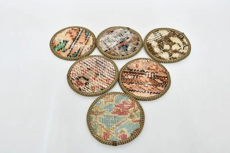 Posavasos elegantes en color beige y marrón, juego de posavasos duradero y elegante