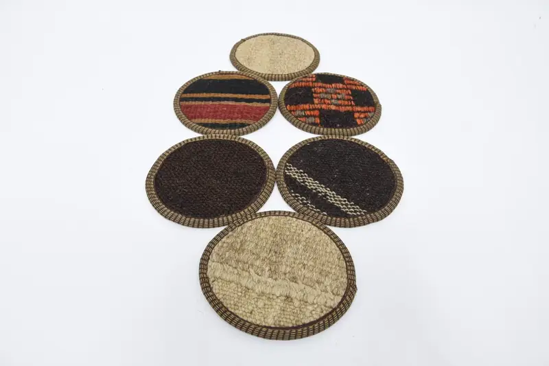 Braun und rot gestreifter Untersetzer, rutschfeste Tischunterlage