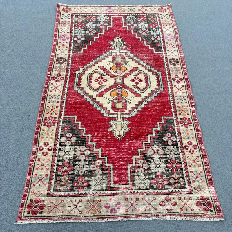 Alfombra Persa Roja, 3,3x5,8 ft con Detalles Amarillos