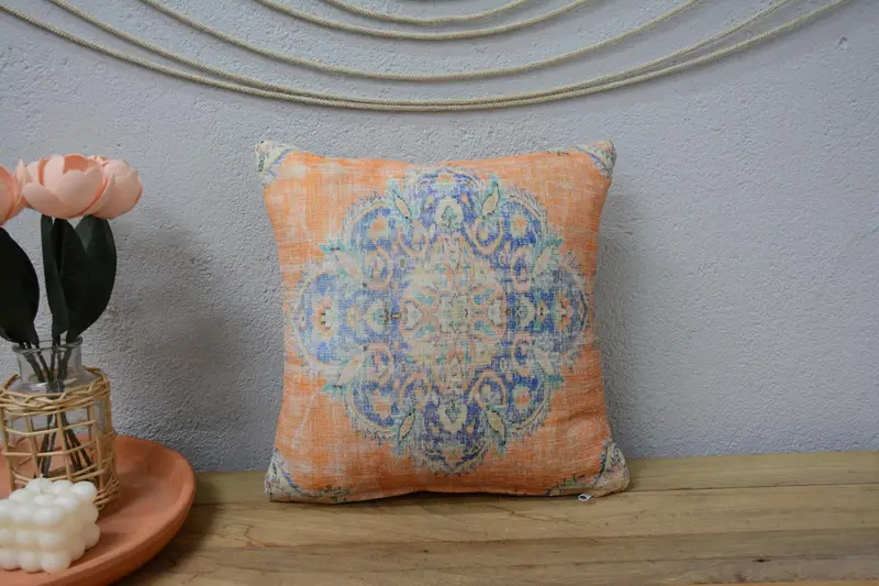 Handgefertigtes besticktes Ikat-Wurfkissen, quadratisches Vintage-Kissen