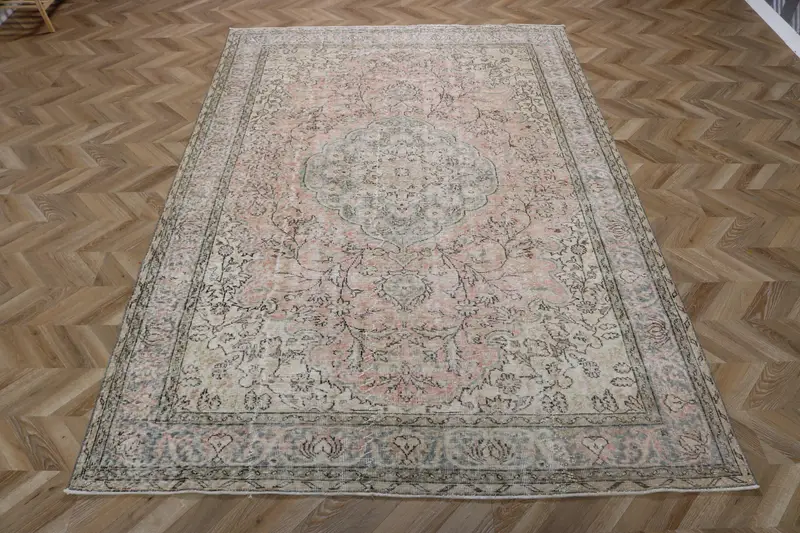 Turkish Vintage Large Rug 6.7x10 ft, Gray Pink Polka dot Wool Rug - 1