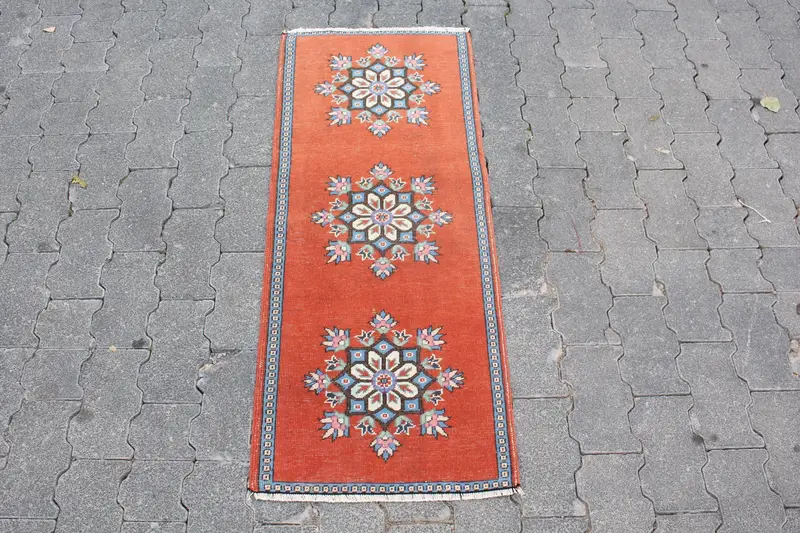 Alfombra turca, alfombra vintage pequeña de 1,5x3,6 pies, alfombra sólida azul roja Oushak - 1